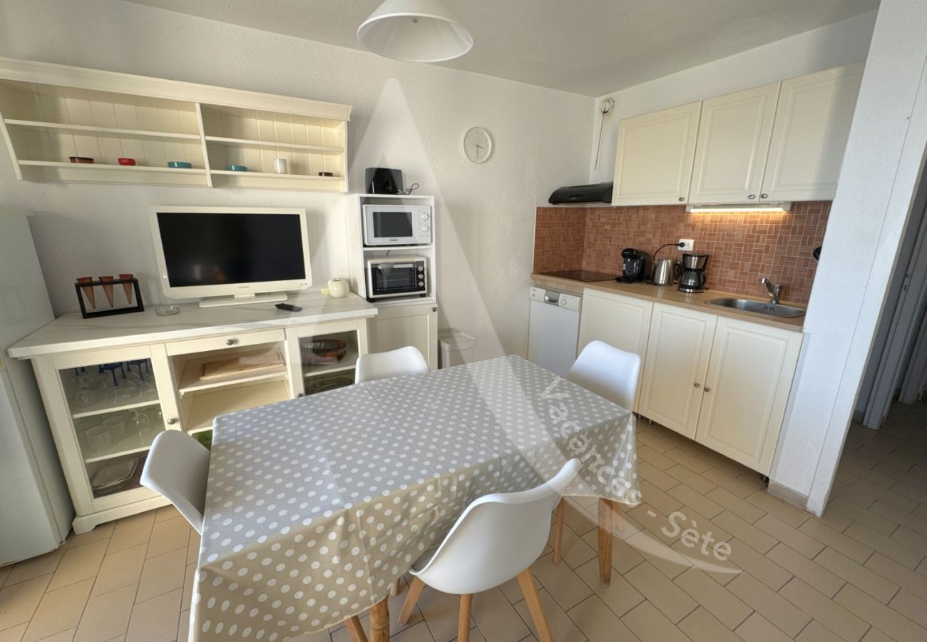 Ferienwohnung in Sète - 076 / GRAND STUDIO AVEC LARGE TERRASSE ET PARKING