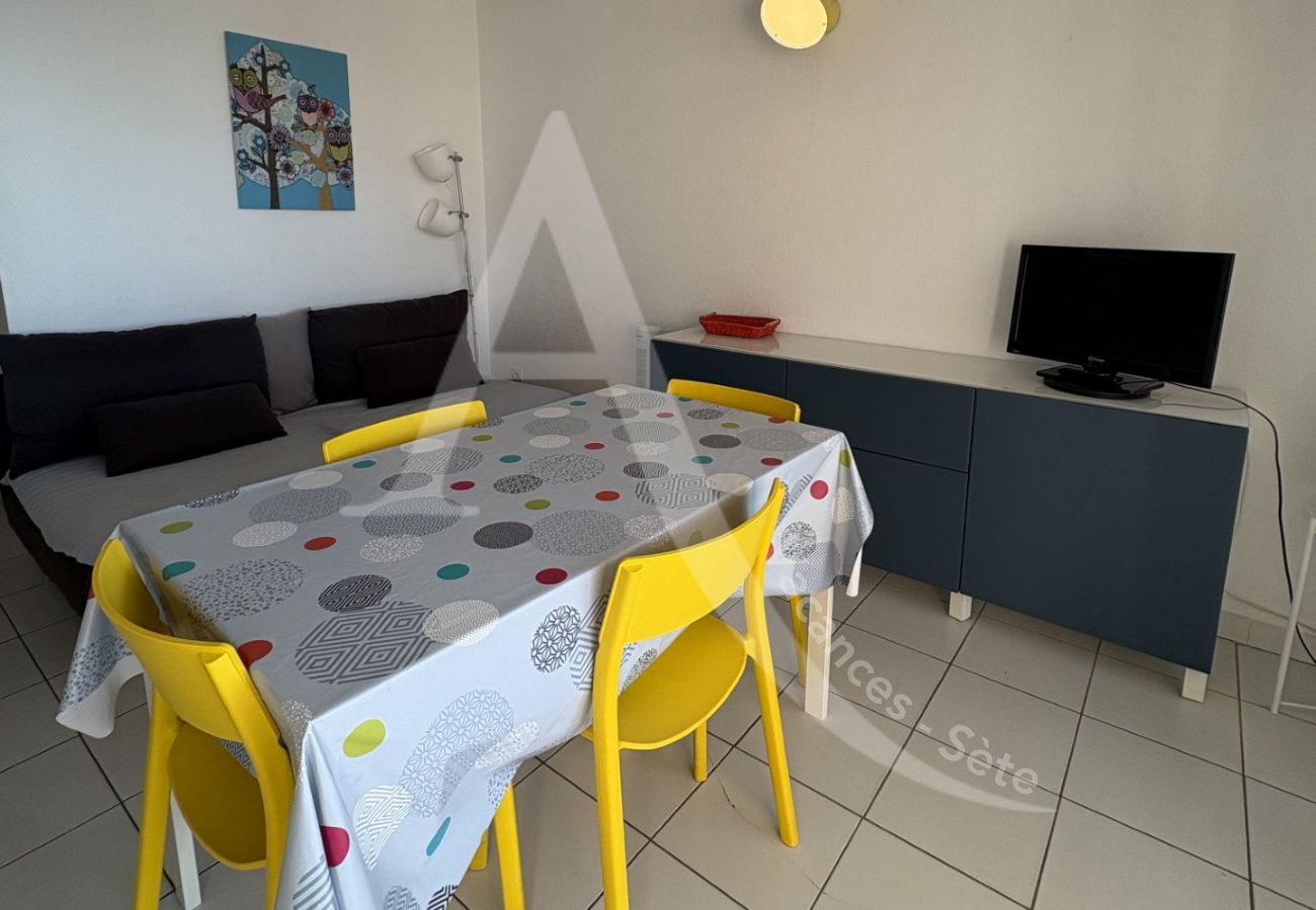 Ferienwohnung in Sète - 222 / T2 AVEC TERRASSE VUE MER ET PISCINE