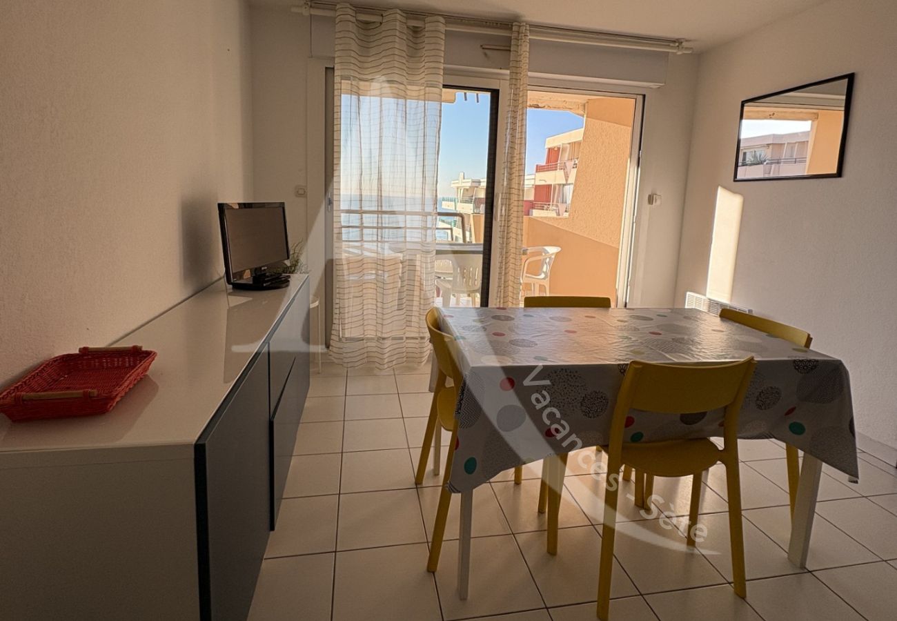 Ferienwohnung in Sète - 222 / T2 AVEC TERRASSE VUE MER ET PISCINE