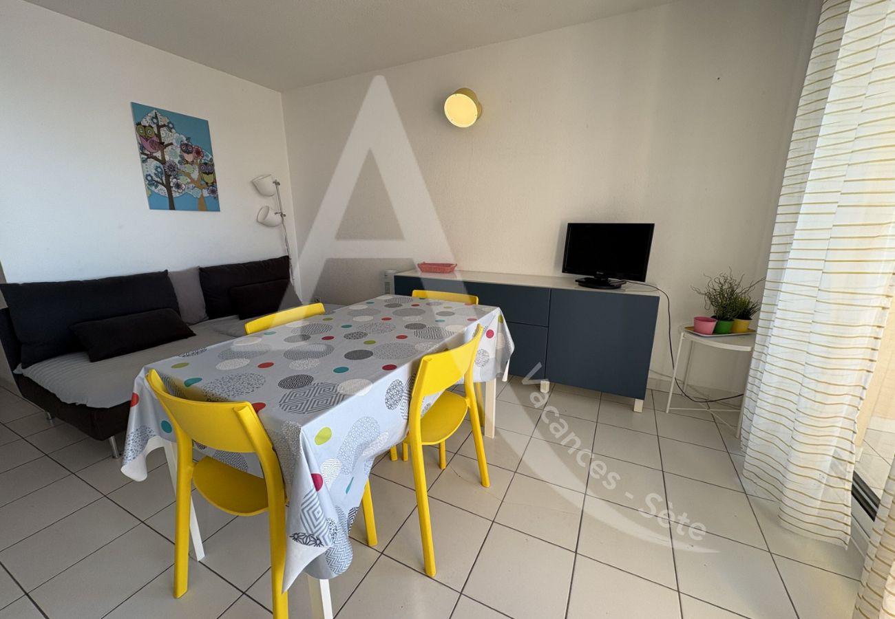 Ferienwohnung in Sète - 222 / T2 AVEC TERRASSE VUE MER ET PISCINE