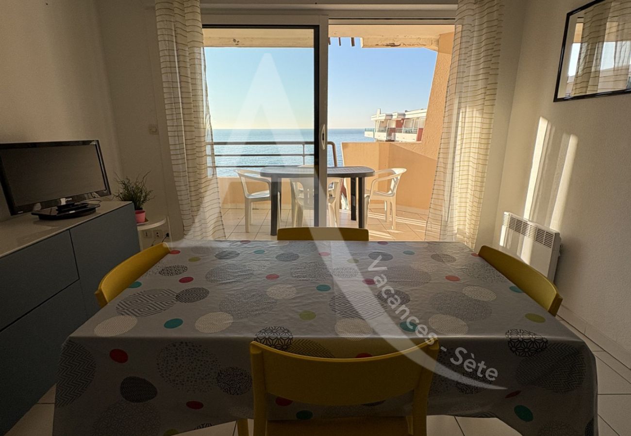 Ferienwohnung in Sète - 222 / T2 AVEC TERRASSE VUE MER ET PISCINE