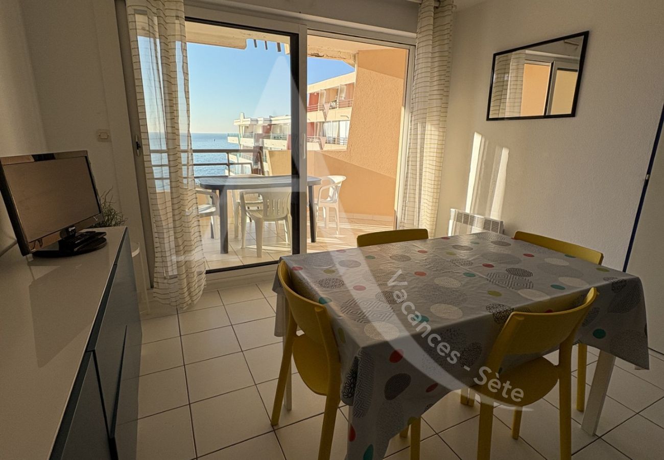 Ferienwohnung in Sète - 222 / T2 AVEC TERRASSE VUE MER ET PISCINE