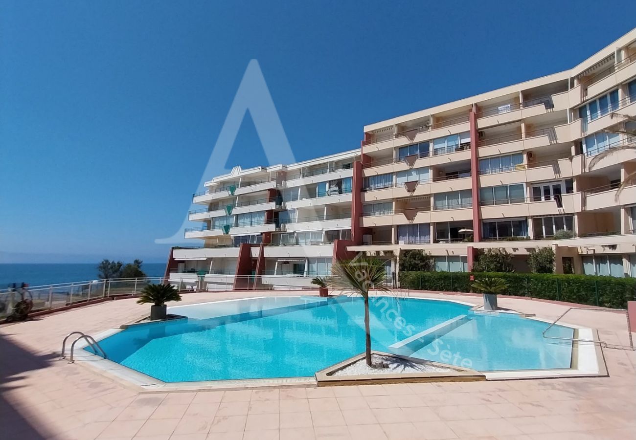 Ferienwohnung in Sète - 222 / T2 AVEC TERRASSE VUE MER ET PISCINE