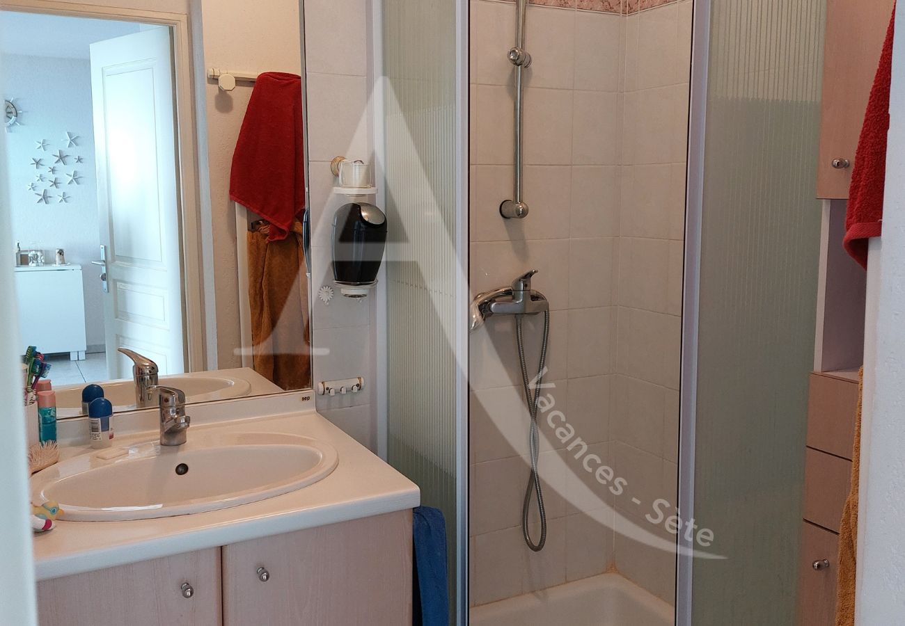 Ferienwohnung in Sète - 355 / T3 VUE MER DEGAGÉE AVEC PISCINE ET GARAGE