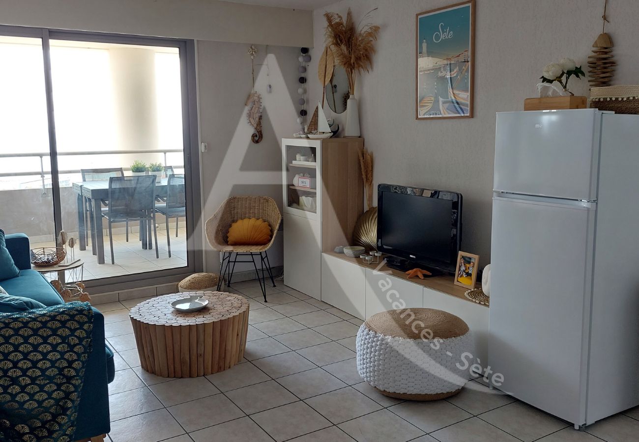 Ferienwohnung in Sète - 355 / T3 VUE MER DEGAGÉE AVEC PISCINE ET GARAGE