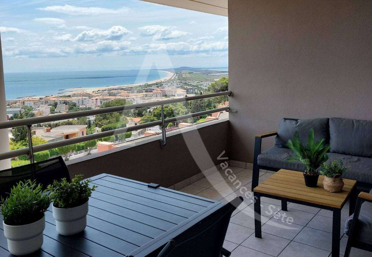 Ferienwohnung in Sète - 355 / T3 VUE MER DEGAGÉE AVEC PISCINE ET GARAGE