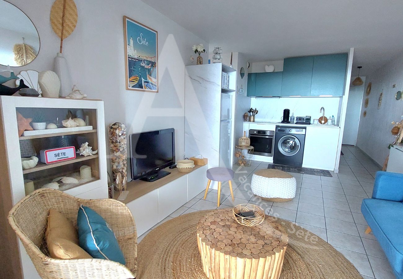 Ferienwohnung in Sète - 355 / T3 VUE MER DEGAGÉE AVEC PISCINE ET GARAGE