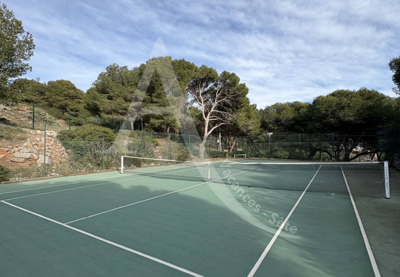 Ferienwohnung in Sète - 355 / T3 VUE MER DEGAGÉE AVEC PISCINE ET GARAGE