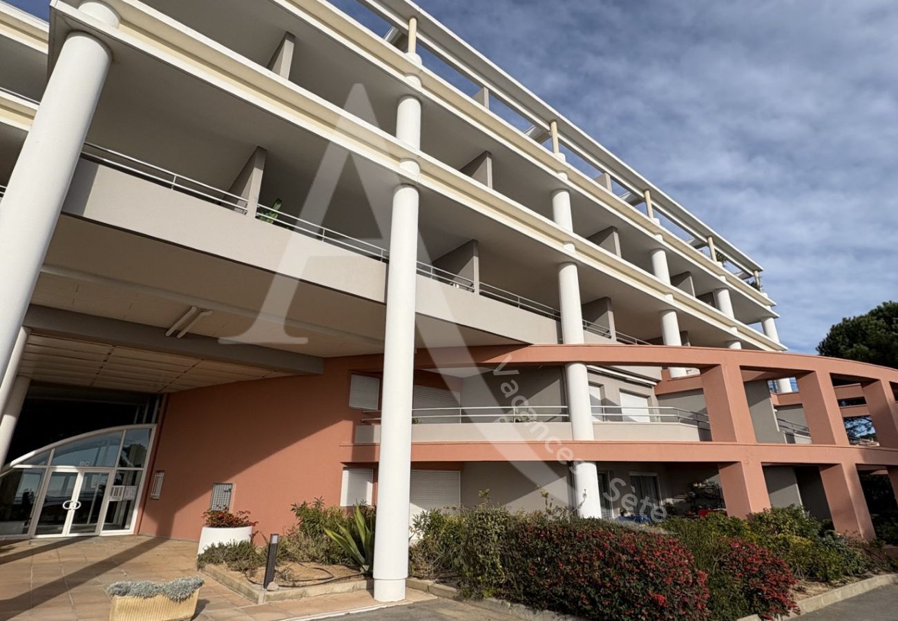 Ferienwohnung in Sète - 355 / T3 VUE MER DEGAGÉE AVEC PISCINE ET GARAGE