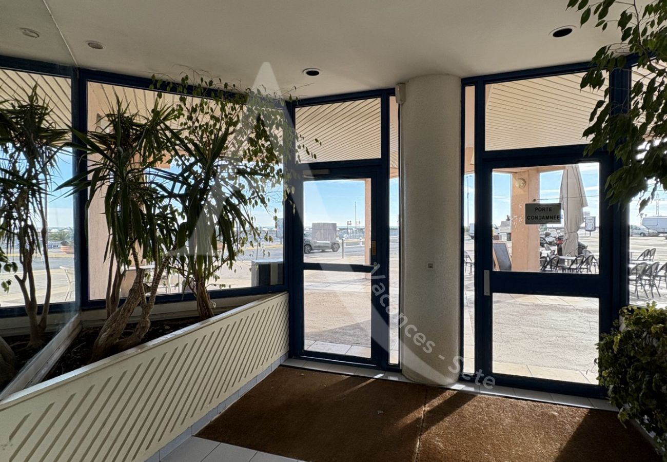 Ferienwohnung in Sète - 025 / T2 AVEC CLIM SALON, PISCINE ET VUE MER