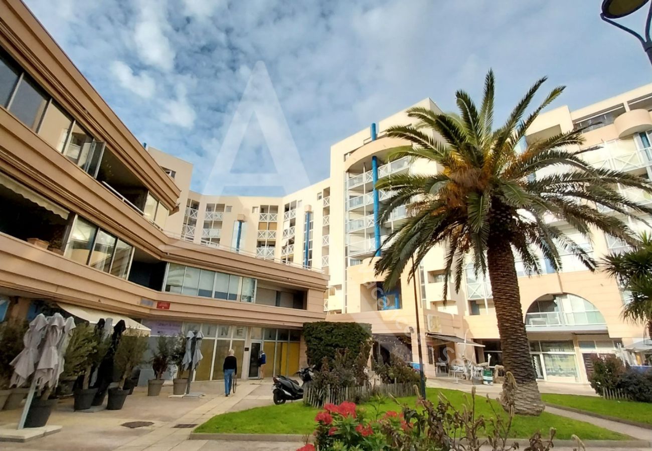 Ferienwohnung in Sète - 025 / T2 AVEC CLIM SALON, PISCINE ET VUE MER