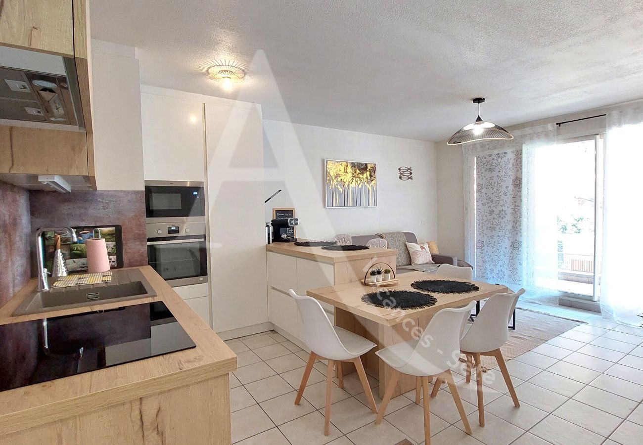 Ferienwohnung in Sète - 214 / T3 CLASSÉ AVEC GARAGE, PISCINE ET WI-FI