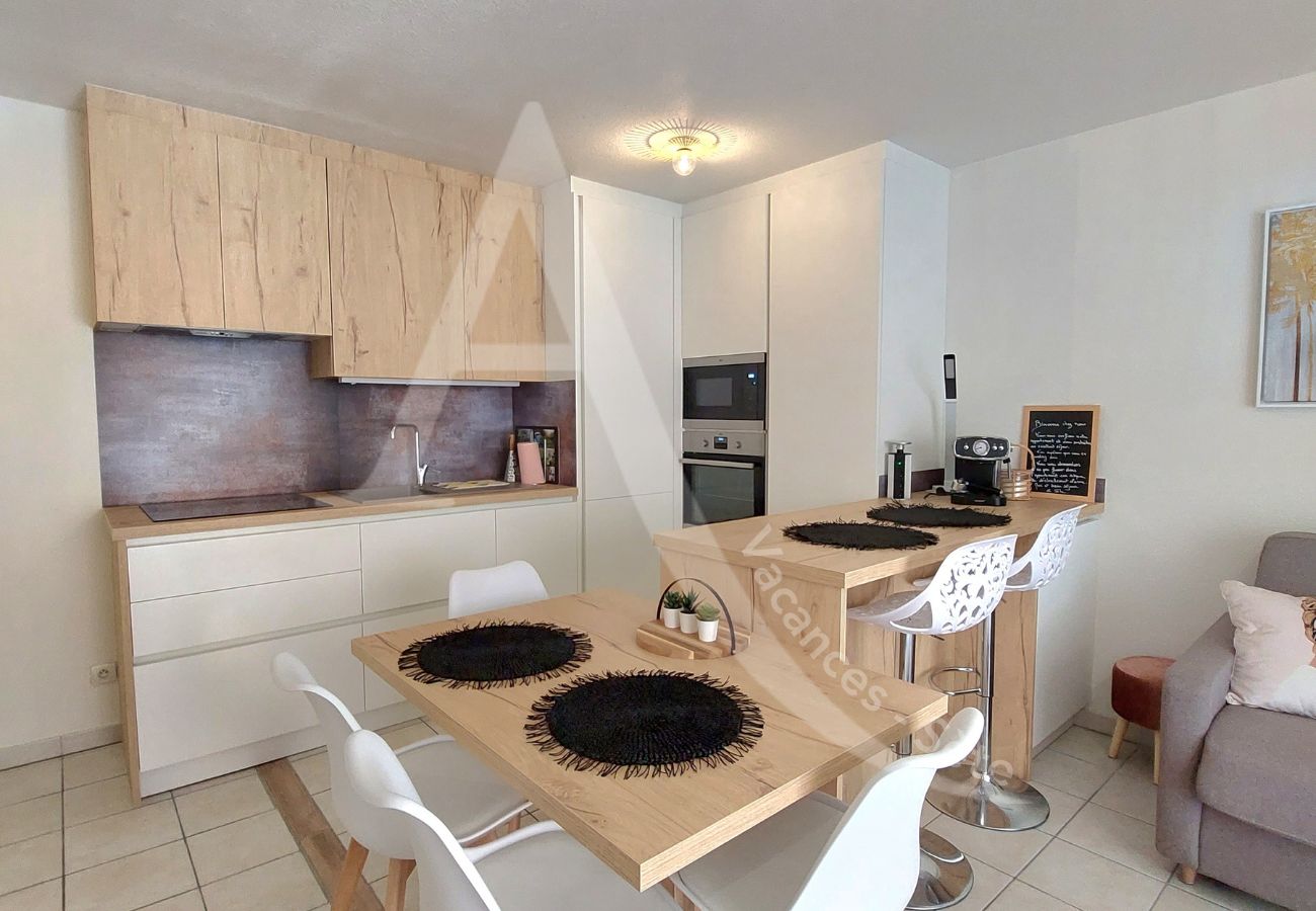 Ferienwohnung in Sète - 214 / T3 CLASSÉ AVEC GARAGE, PISCINE ET WI-FI