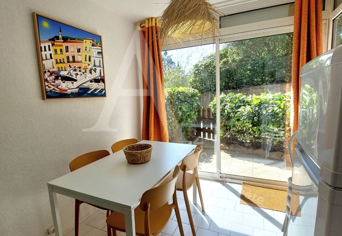 Ferienwohnung in Sète - 088 / T2 MODERNE EN RDC JARDIN, PARKING ET WIFI