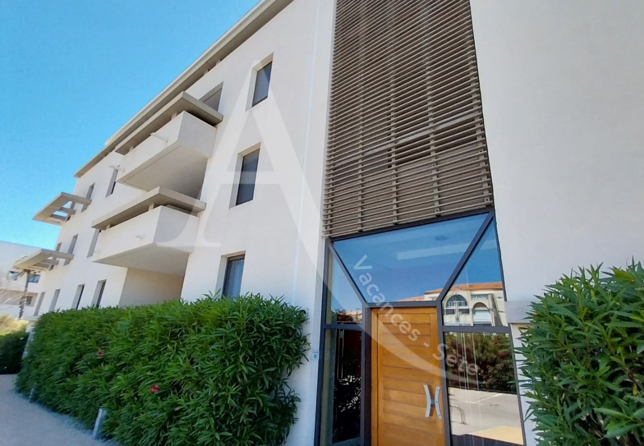 Ferienwohnung in Sète - 048 /T2 MODERNE AVEC PARKING, TERRASSE ET PISCINE