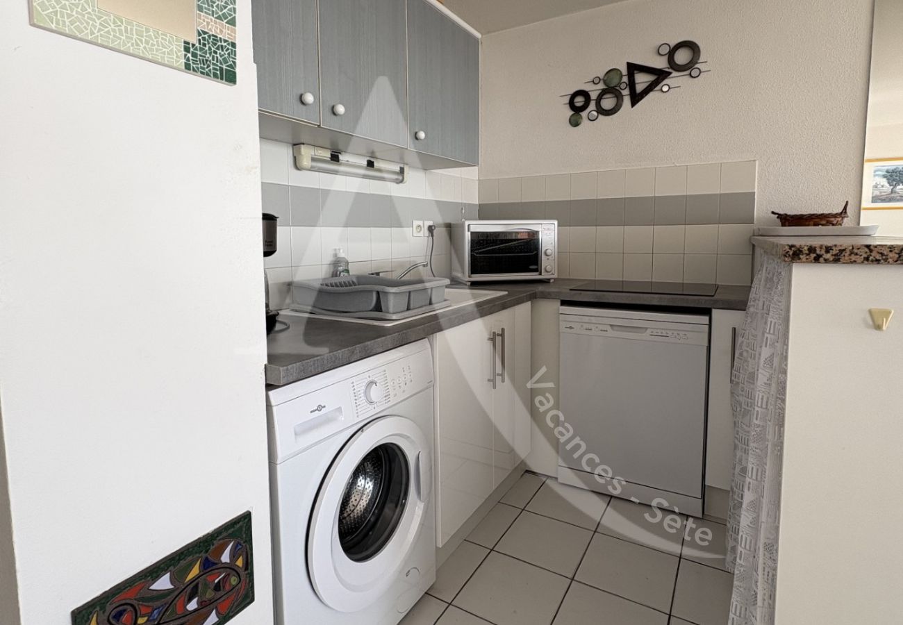 Ferienwohnung in Sète - 120/ T3 VUE MER AVEC GARAGE ET PISCINE