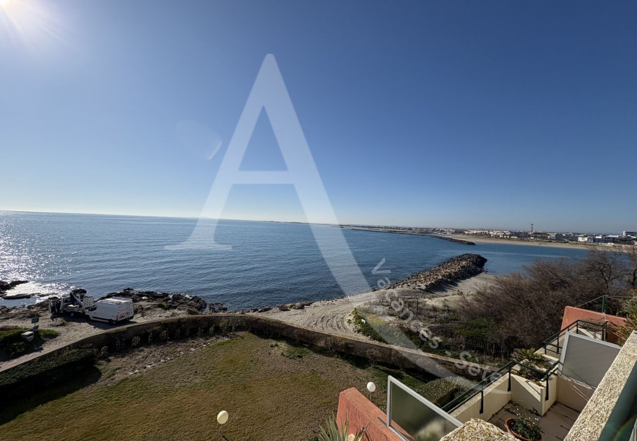 Ferienwohnung in Sète - 120/ T3 VUE MER AVEC GARAGE ET PISCINE