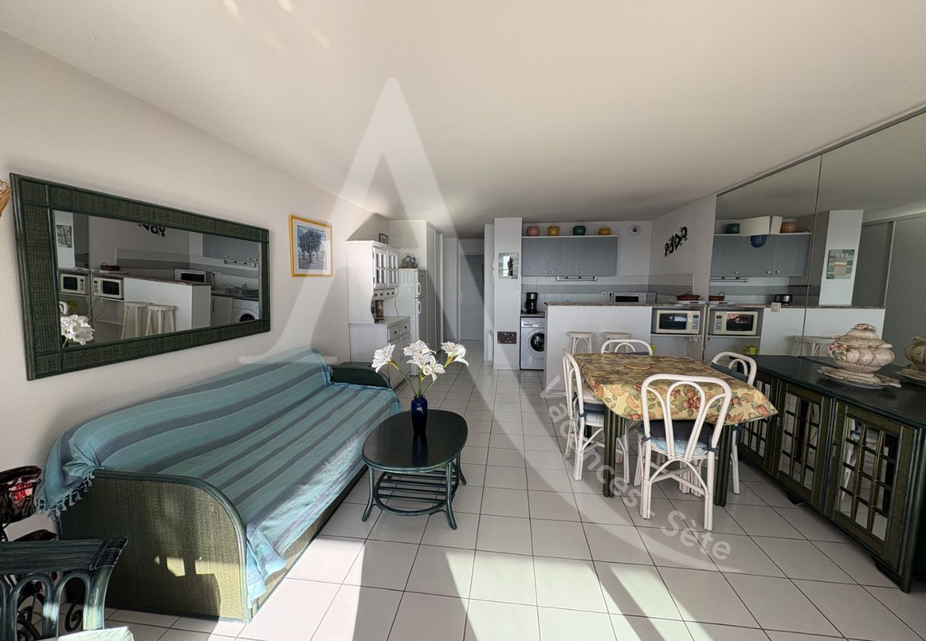 Ferienwohnung in Sète - 120/ T3 VUE MER AVEC GARAGE ET PISCINE