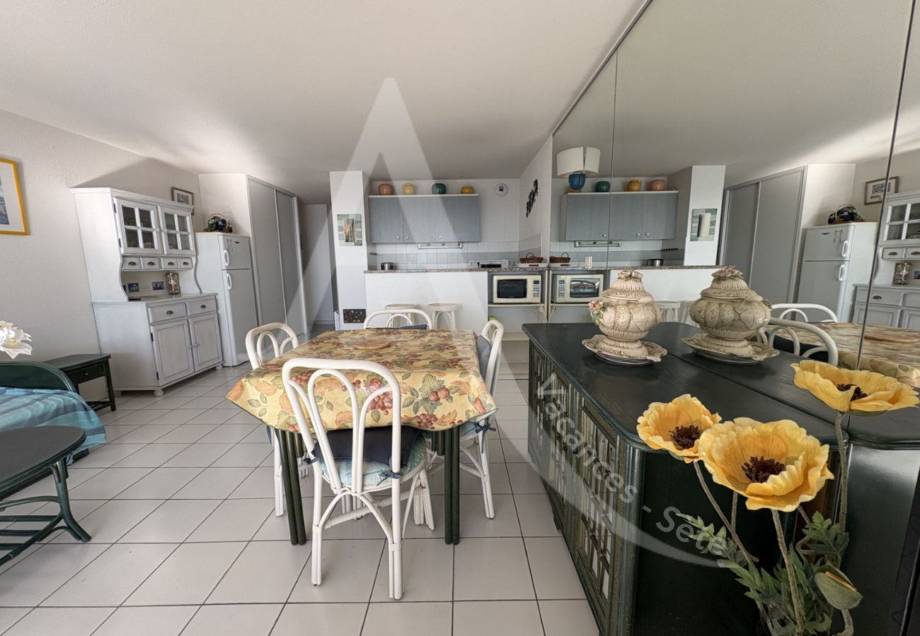 Ferienwohnung in Sète - 120/ T3 VUE MER AVEC GARAGE ET PISCINE