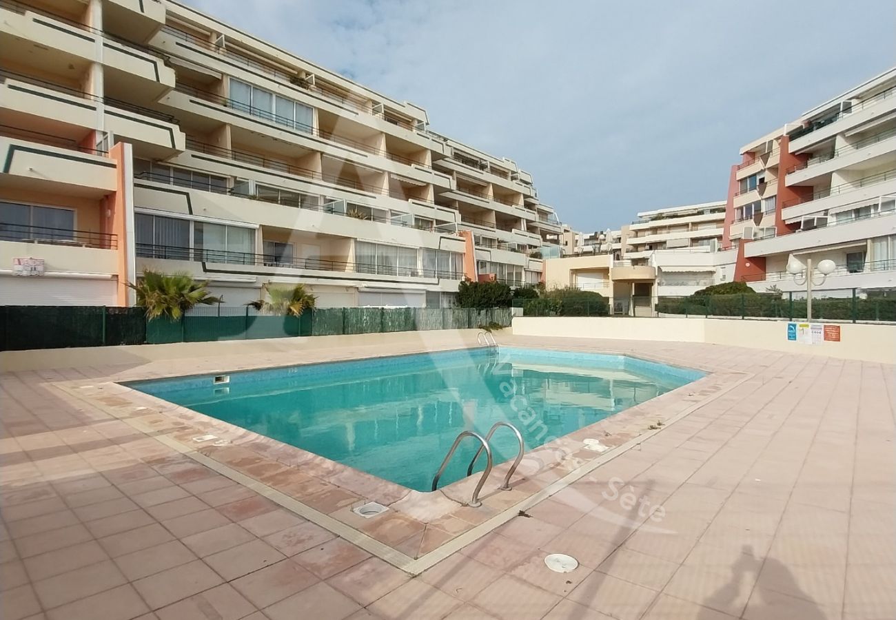 Ferienwohnung in Sète - 120/ T3 VUE MER AVEC GARAGE ET PISCINE