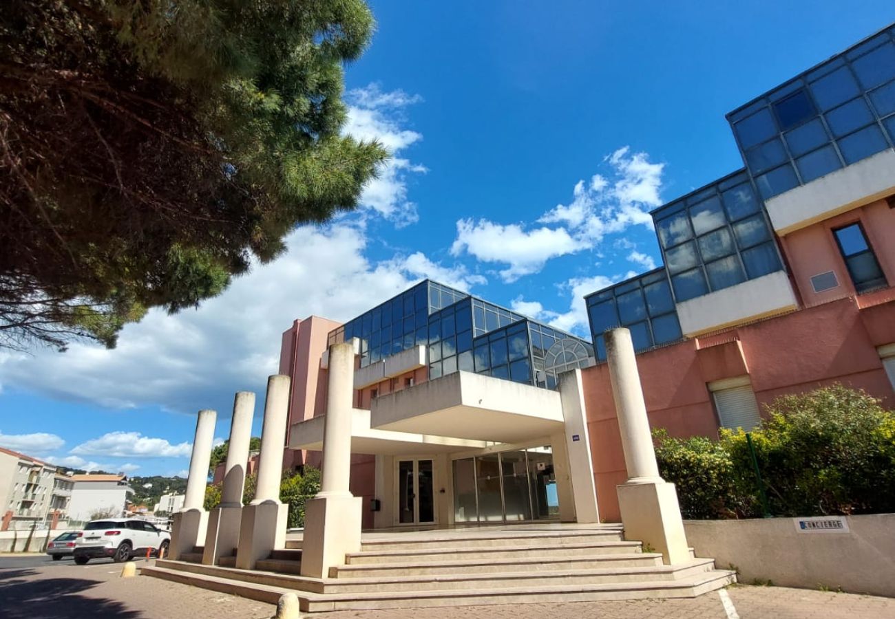 Studio in Sète - 200 / STUDIO AVEC PARKING, WI-FI ET PISCINE