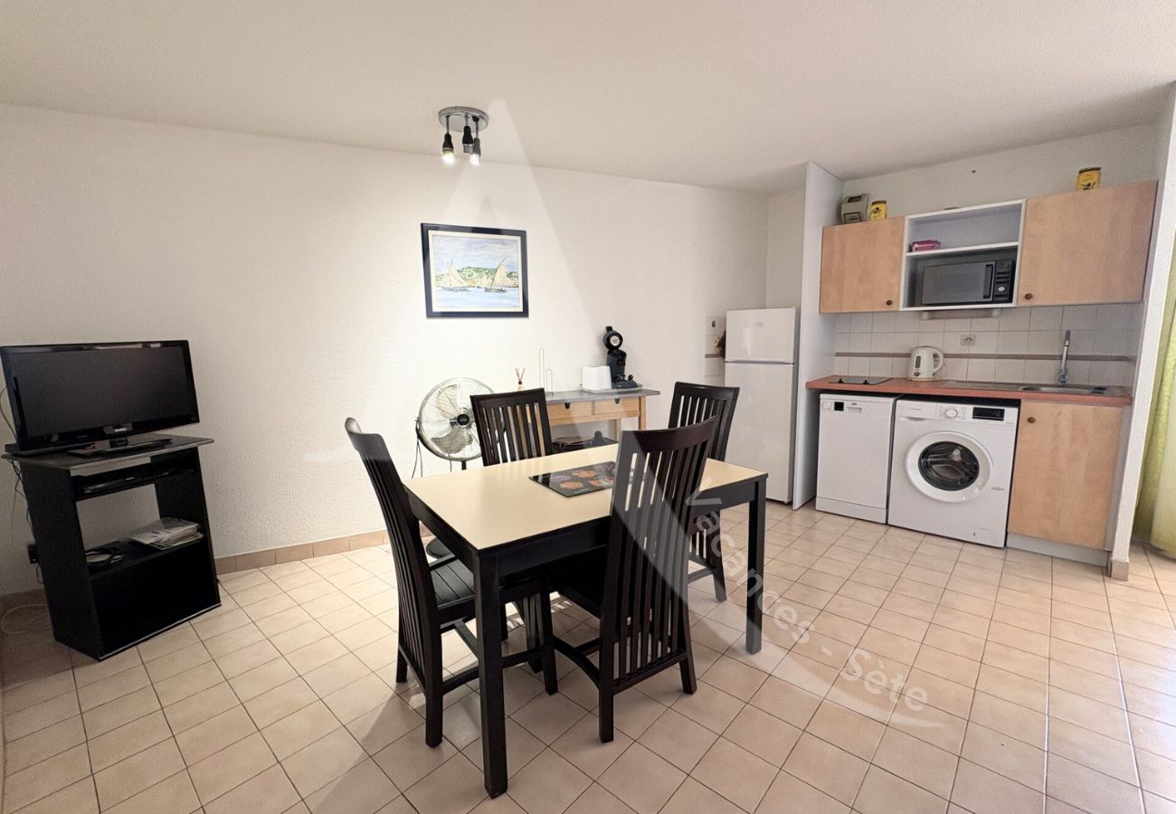 Studio in Sète - 200 / STUDIO AVEC PARKING, WI-FI ET PISCINE