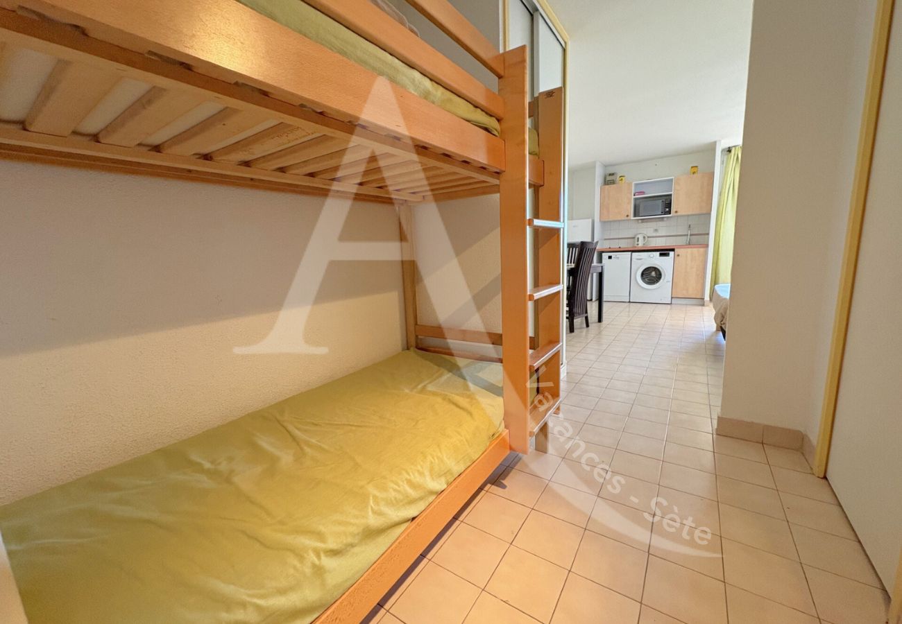 Studio in Sète - 200 / STUDIO AVEC PARKING, WI-FI ET PISCINE