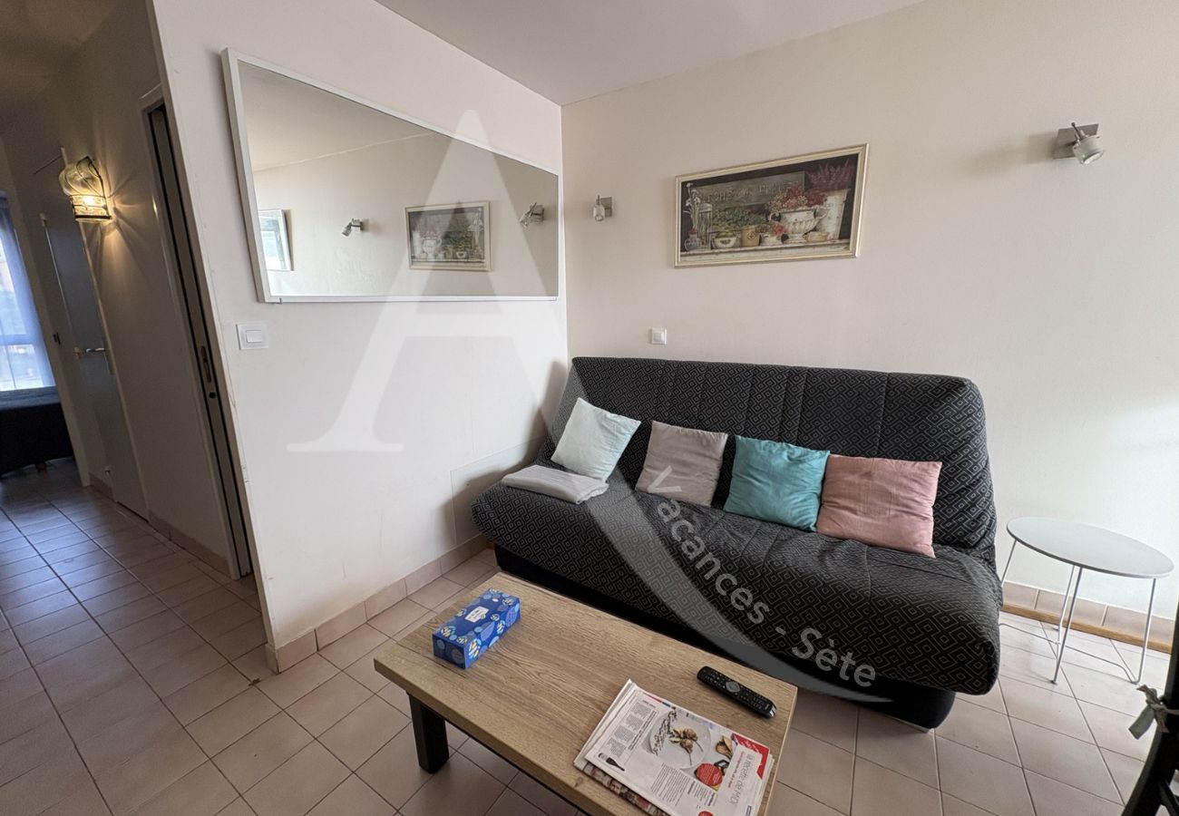 Apartment in Sète - 195 / T2 AVEC PARKING, WI-FI ET VUE MER