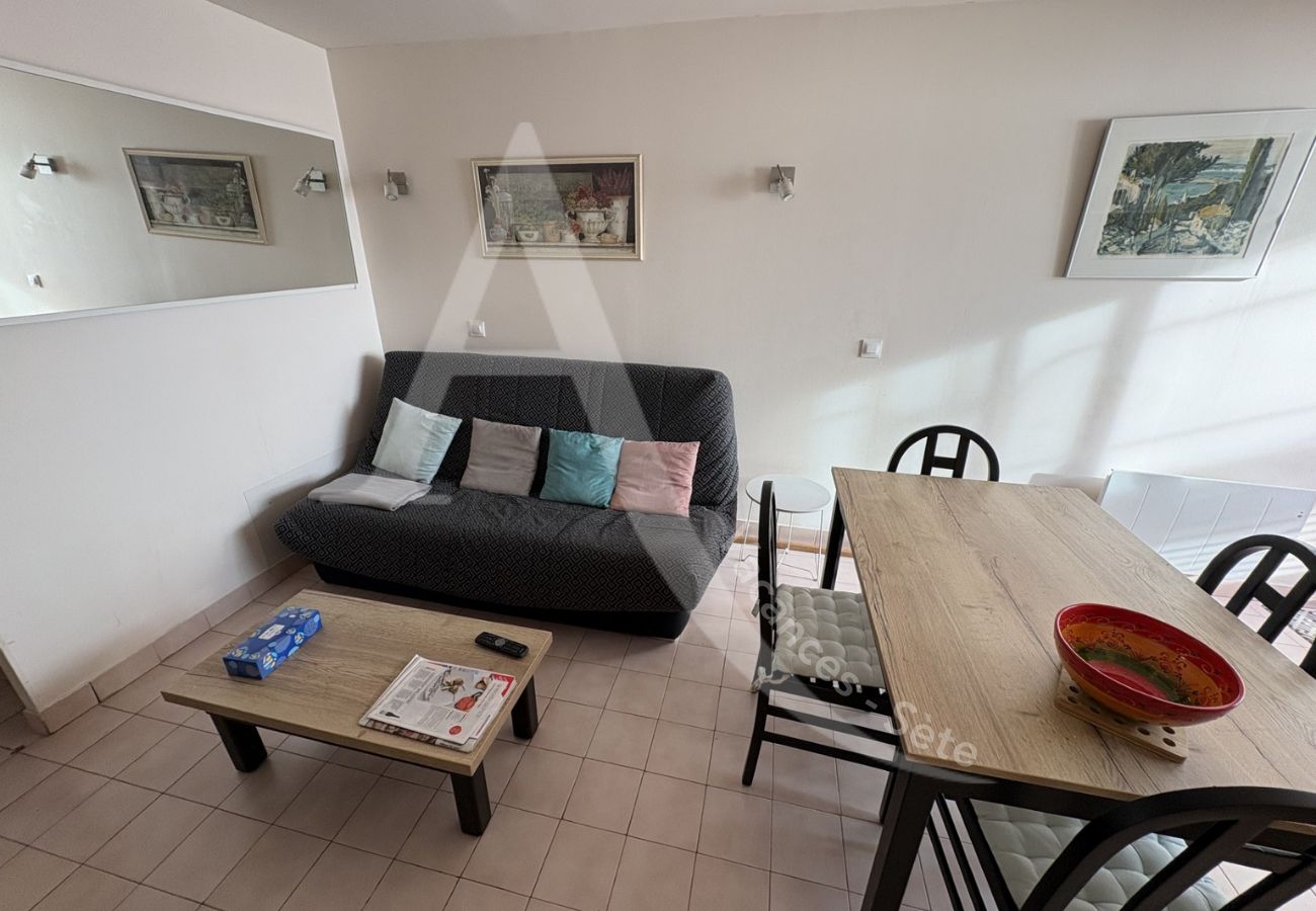 Apartment in Sète - 195 / T2 AVEC PARKING, WI-FI ET VUE MER