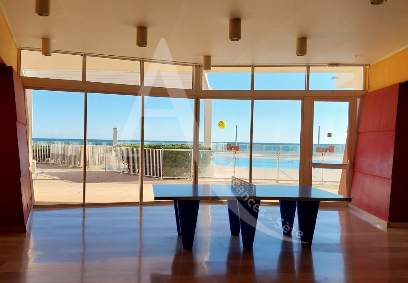 Apartment in Sète - 195 / T2 AVEC PARKING, WI-FI ET VUE MER