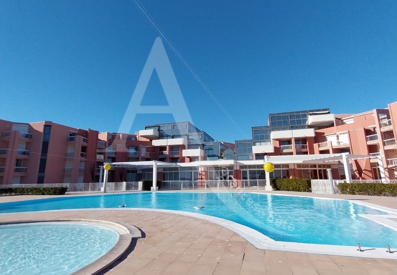 Apartment in Sète - 195 / T2 AVEC PARKING, WI-FI ET VUE MER