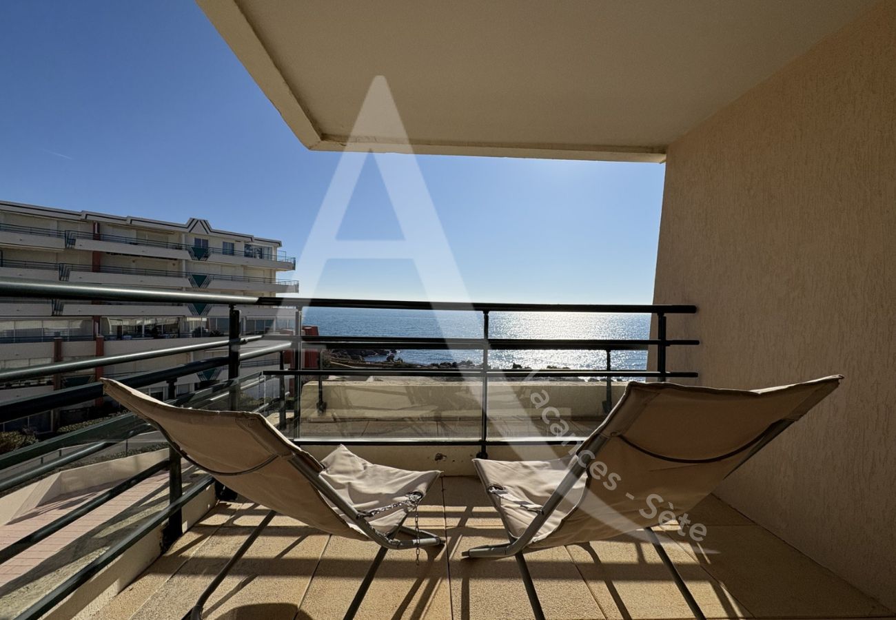 Apartment in Sète - 197 / T2 LARGE TERRASSE AVEC GARAGE ET PISCINE