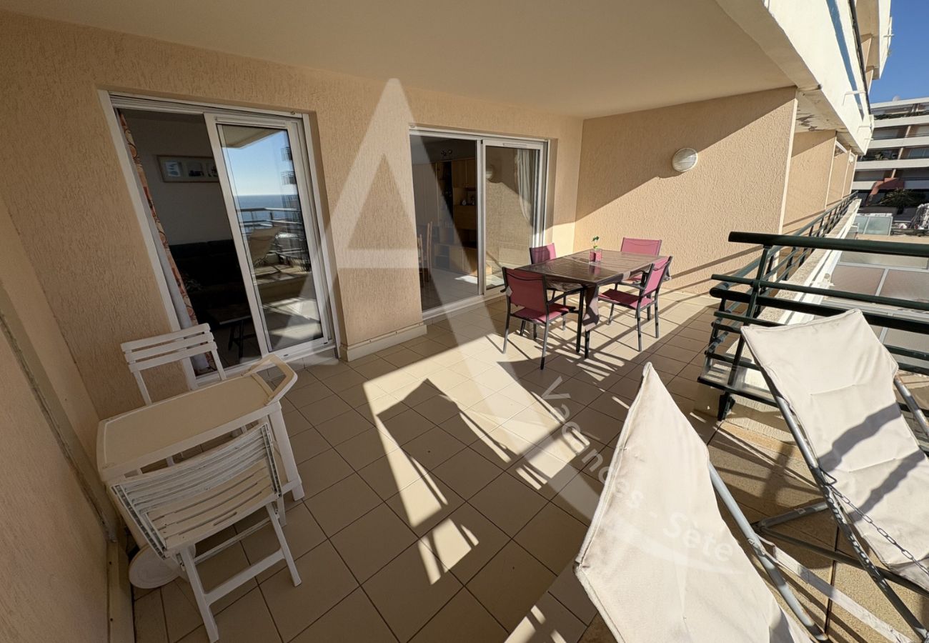 Apartment in Sète - 197 / T2 LARGE TERRASSE AVEC GARAGE ET PISCINE