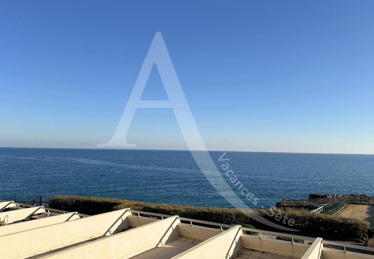 Apartment in Sète - 213 / T2 AVEC CLIM SÉJOUR, WI-FI ET PARKING