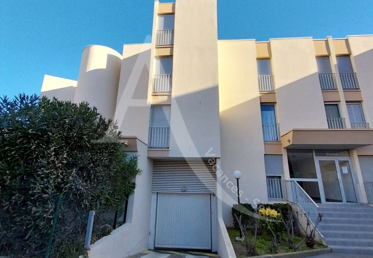 Apartment in Sète - 143 / T3 GRANDE TERRASSE, GARAGE ET WI-FI