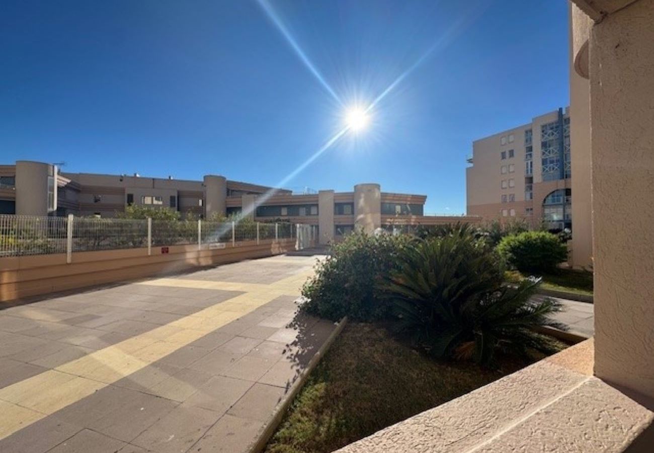 Apartment in Sète - 178 /T3 PARKING ET PISCINE