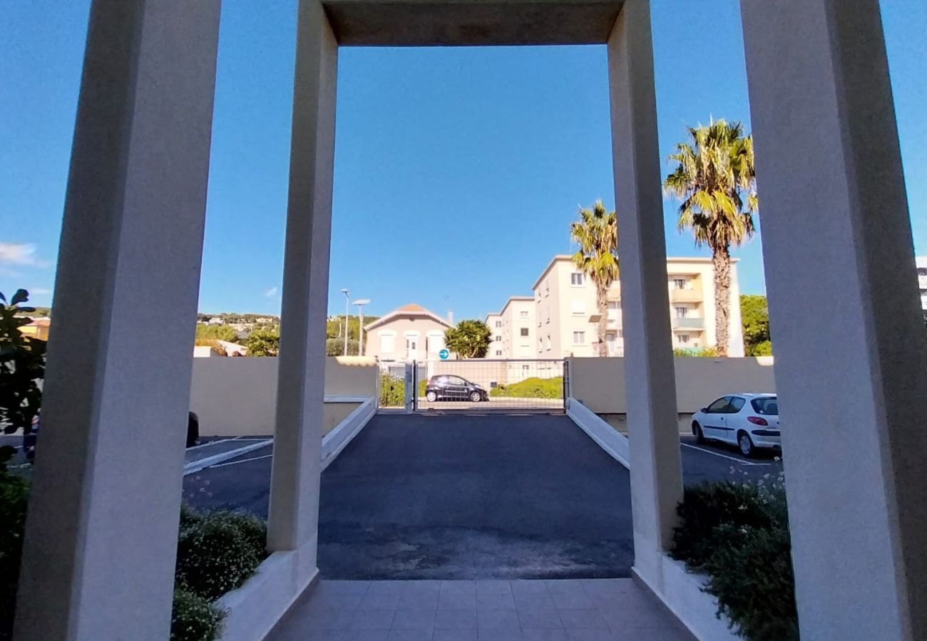 Apartment in Sète - 041