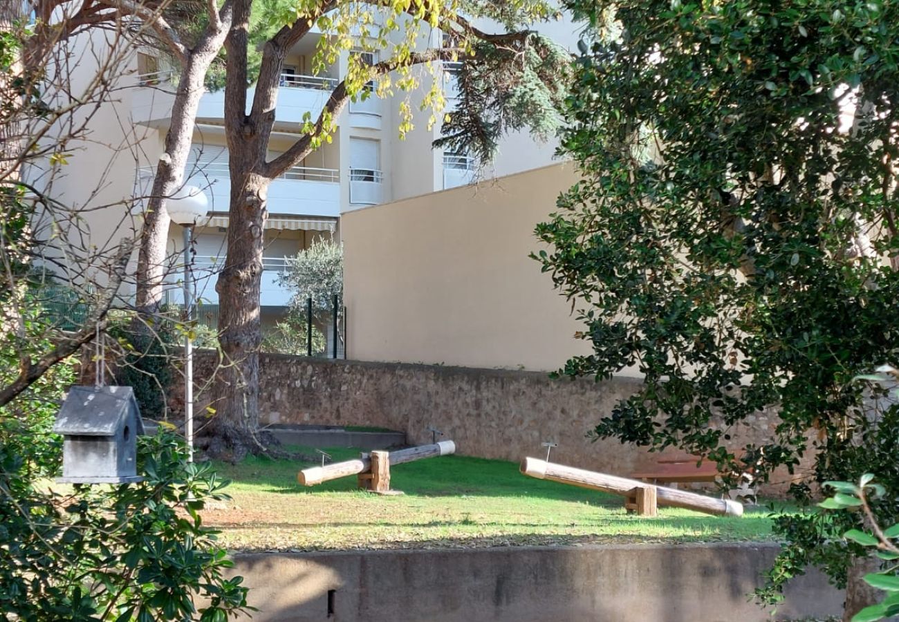 Apartment in Sète - 117 / T2 AVEC PISCINE ET PARKING