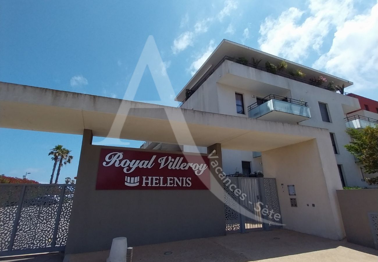 Apartment in Sète - 302 / T2 AVEC CLIM SÉJOUR, GARAGE ET PISCINE