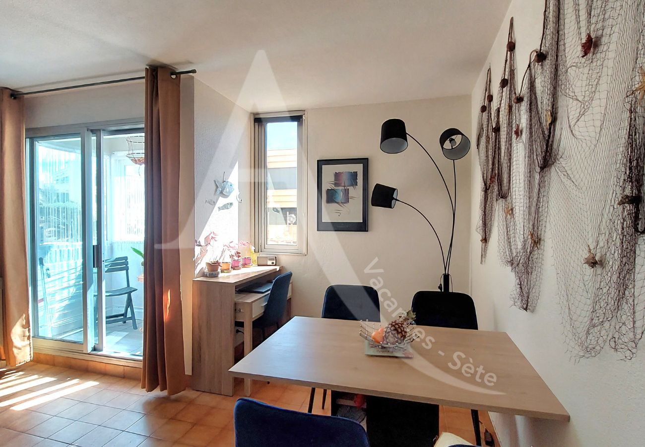 Apartment in Sète - 134/ T2 SPACIEUX, CLIM SALON ET GARAGE