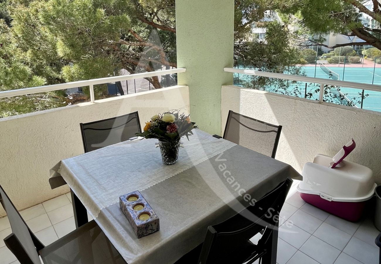 Apartment in Sète - 186 / T2 AVEC CLIM SÉJOUR, WI-FI ET ACCÈS TENNIS