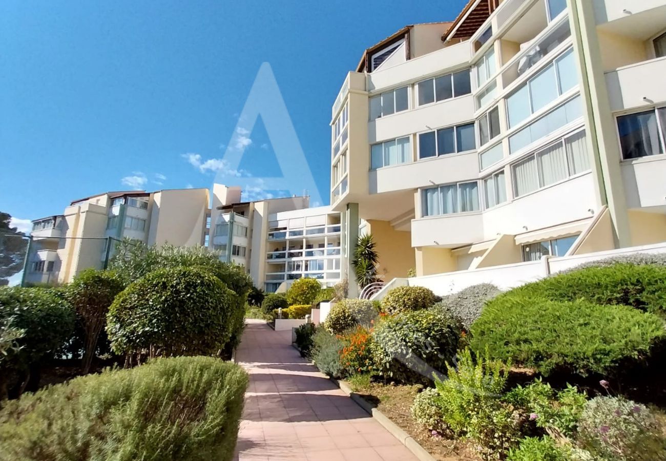 Apartment in Sète - 186 / T2 AVEC CLIM SÉJOUR, WI-FI ET ACCÈS TENNIS