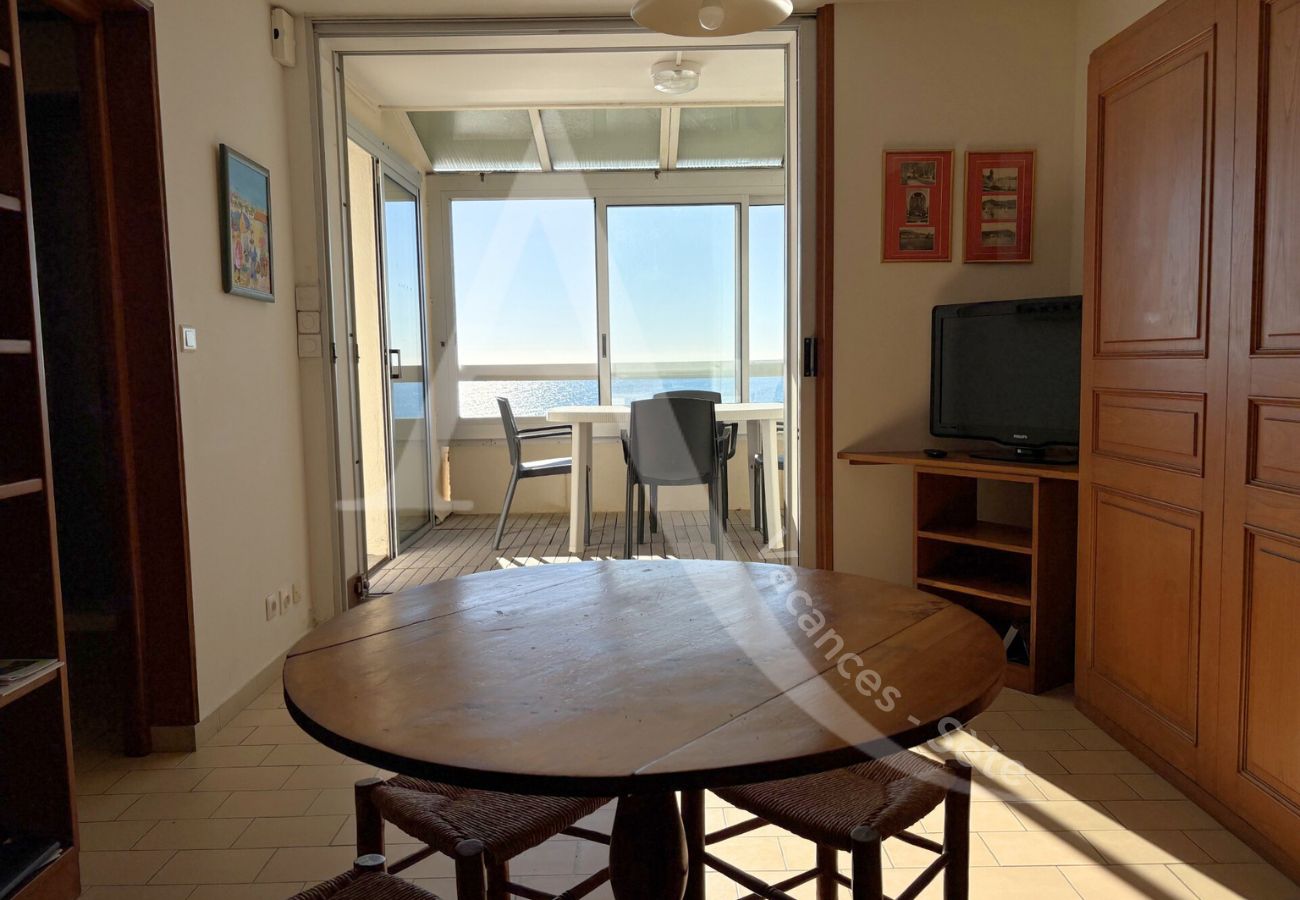 Apartment in Sète - 492 / T2 VUE MER AVEC PARKING ET WI-FI