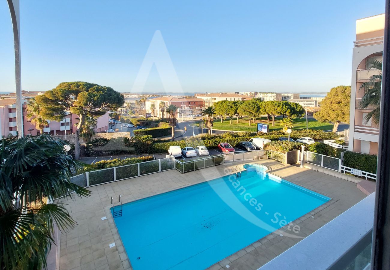 Apartment in Sète - 432 / T2 AVEC PARKING, PISCINE ET CLIM SÉJOUR