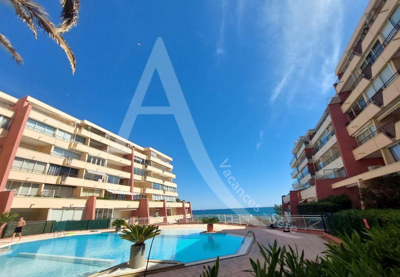 Apartment in Sète - 363 / T2 AVEC CLIM SÉJOUR ET PISCINE