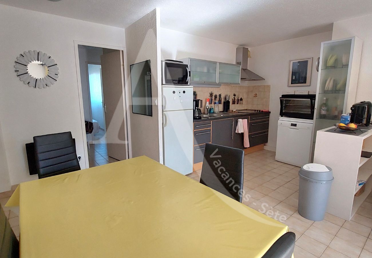 Apartment in Sète - 322 / T3 AVEC PARKING ET WI-FI