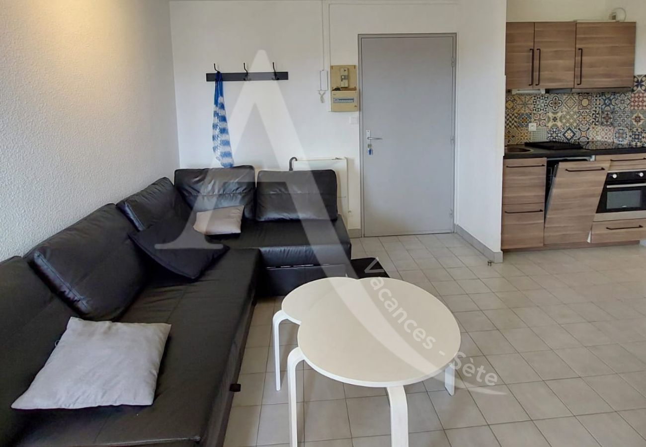 Apartment in Sète - 344 / T2 CABINE PROCHE PLAGES + ACCÈS TENNIS