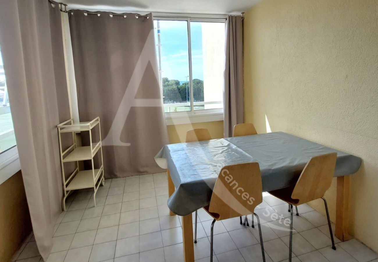 Apartment in Sète - 344 / T2 CABINE PROCHE PLAGES + ACCÈS TENNIS