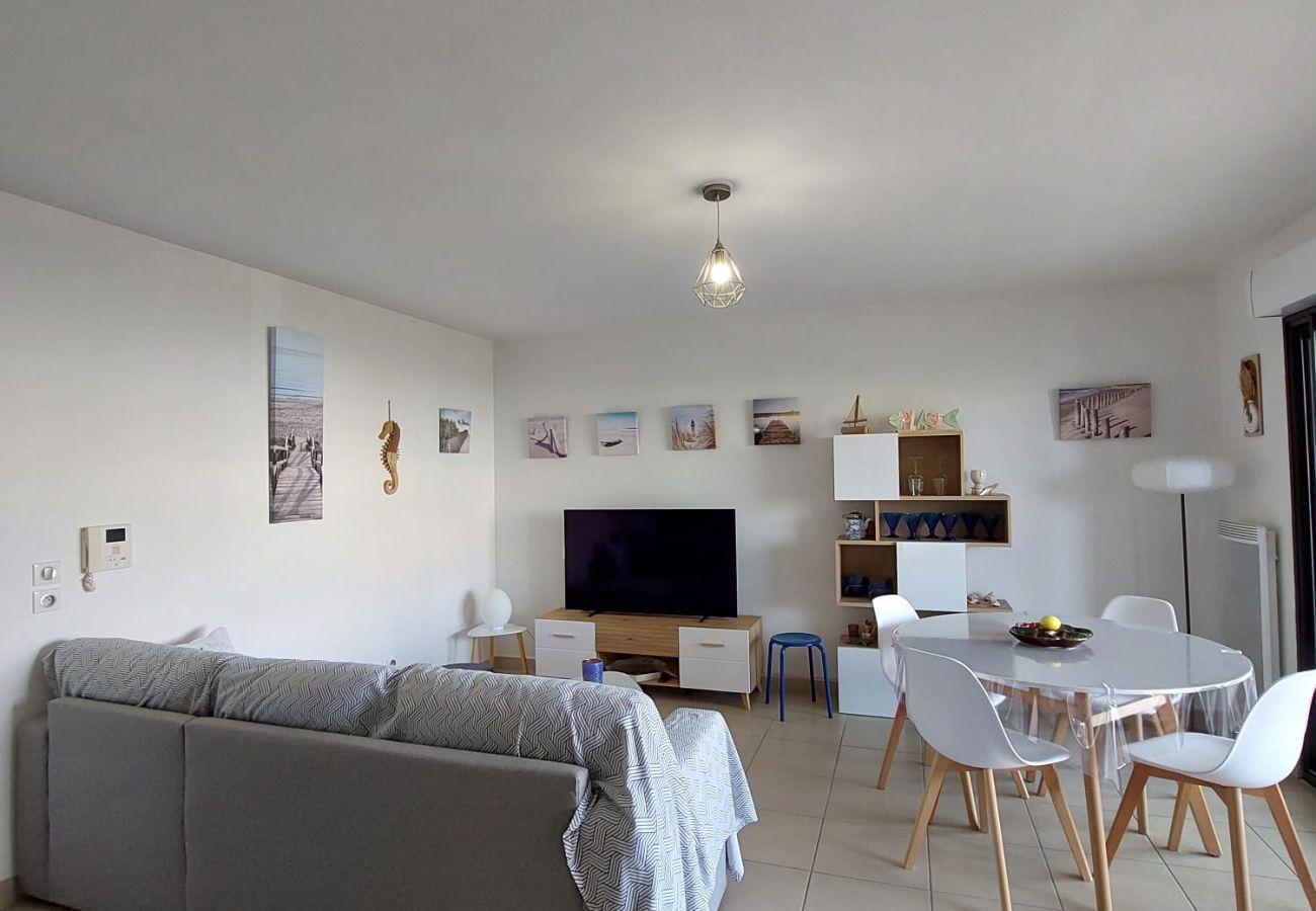 Apartment in Sète - 048