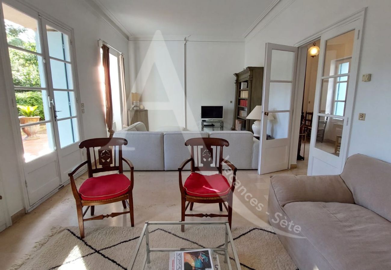 Villa in Sète - 510 / MAISON 10 PERS, PISCINE PRIVEE, WIFI